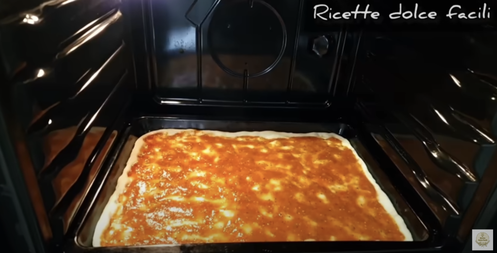 Domácí pizza XXL s tuňákem, mozzarellou a černými olivami