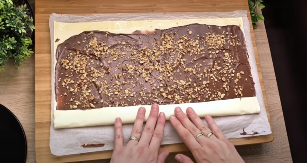 Křupavé listové trojúhelníčky s Nutellou a lískovými ořechy – snadná a bleskurychlá příprava