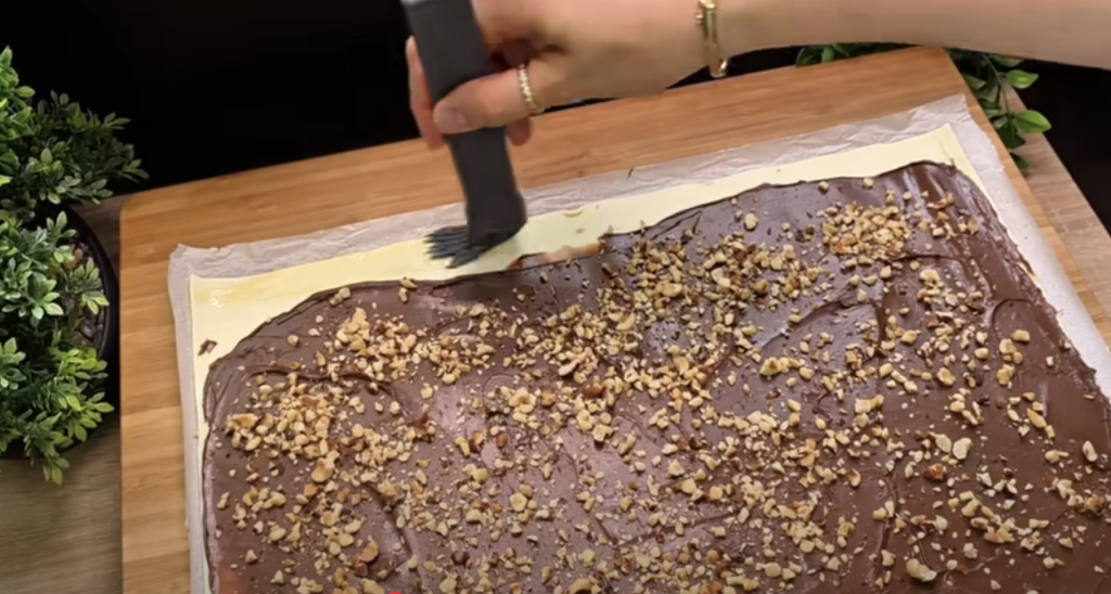 Křupavé listové trojúhelníčky s Nutellou a lískovými ořechy – snadná a bleskurychlá příprava