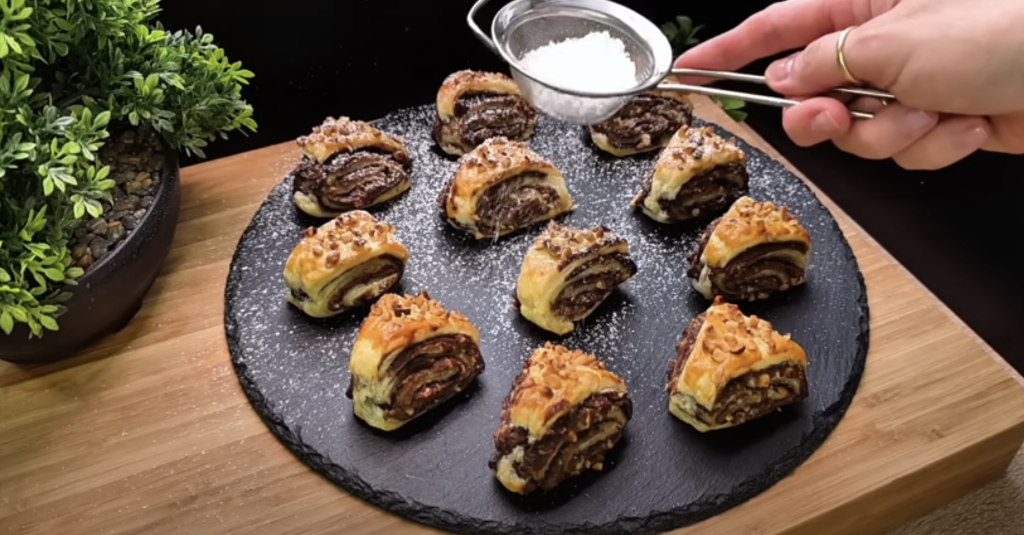 Křupavé listové trojúhelníčky s Nutellou a lískovými ořechy – snadná a bleskurychlá příprava