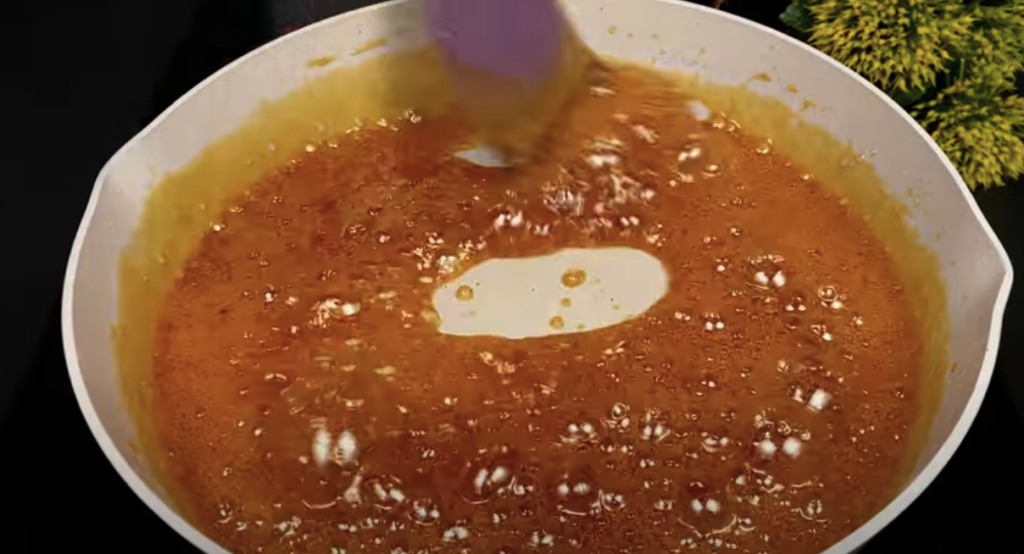 Karamelový dezert s krémem z kondenzovaného mléka, řeckého jogurtu a borůvek – bez pečení