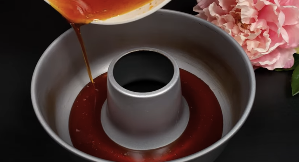 Karamelový dezert s krémem z kondenzovaného mléka, řeckého jogurtu a borůvek – bez pečení