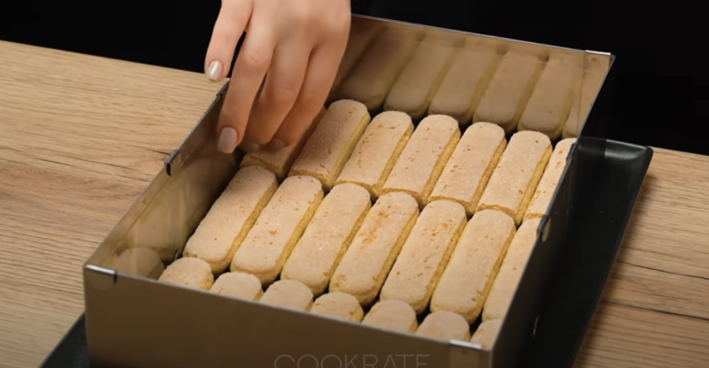 Nepečený piškotový dort s jemným tvarohovým krémem 