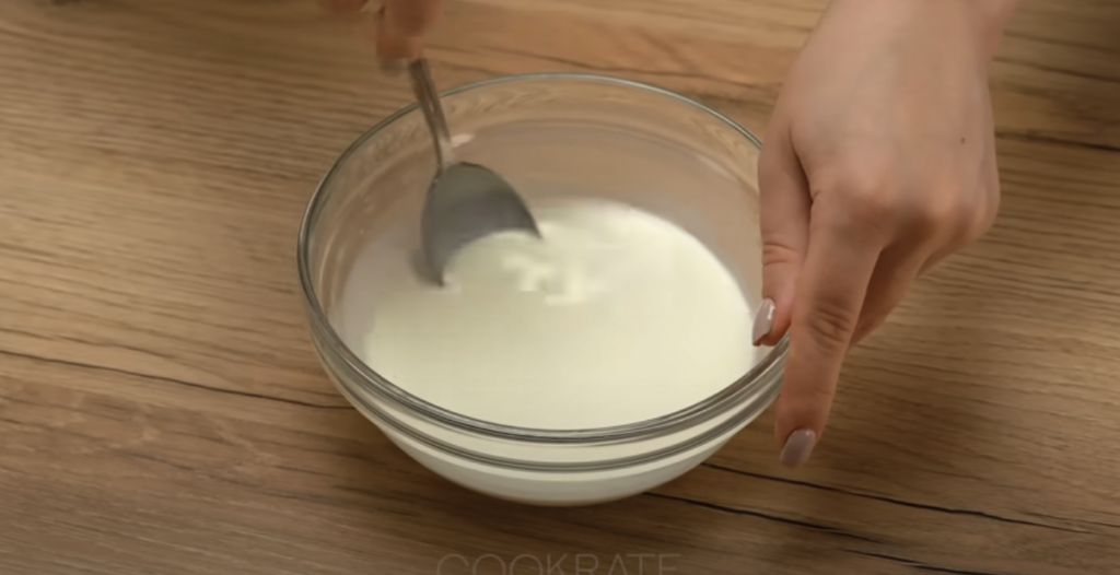 Nepečený piškotový dort s jemným tvarohovým krémem 