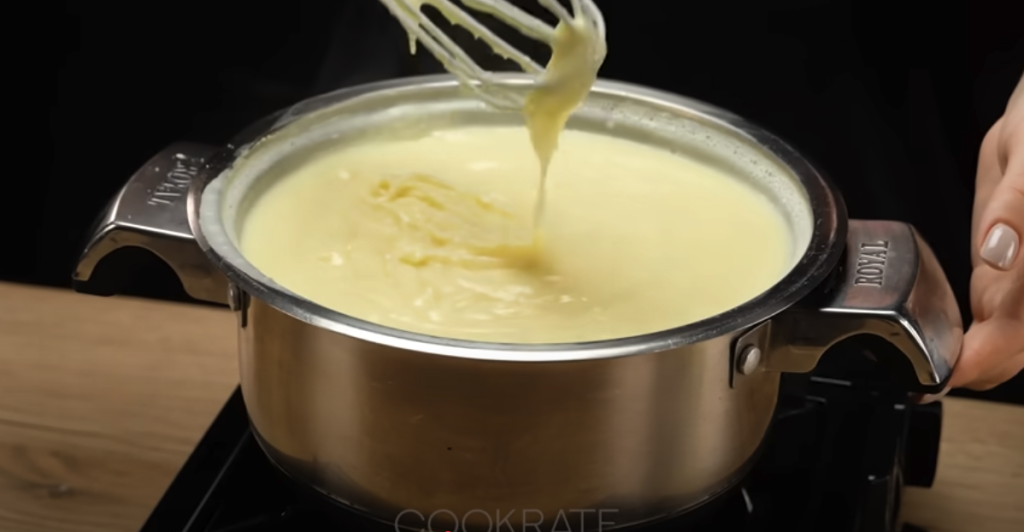 Nepečený piškotový dort s jemným tvarohovým krémem 