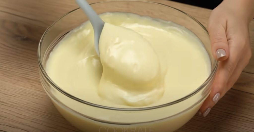 Nepečený piškotový dort s jemným tvarohovým krémem 