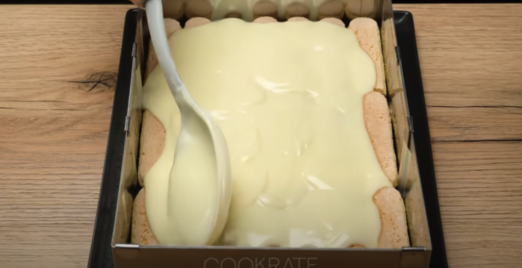 Nepečený piškotový dort s jemným tvarohovým krémem 