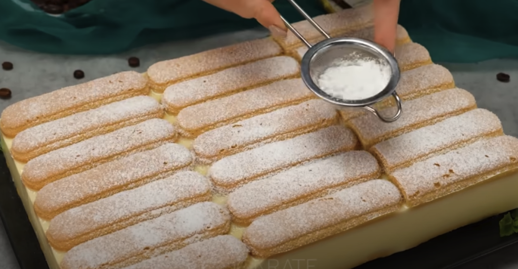 Nepečený piškotový dort s jemným tvarohovým krémem 