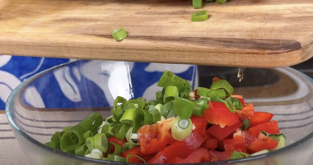 Vepřové rolky plněné koprovým máslem s pečenými bramborami – domácí recept