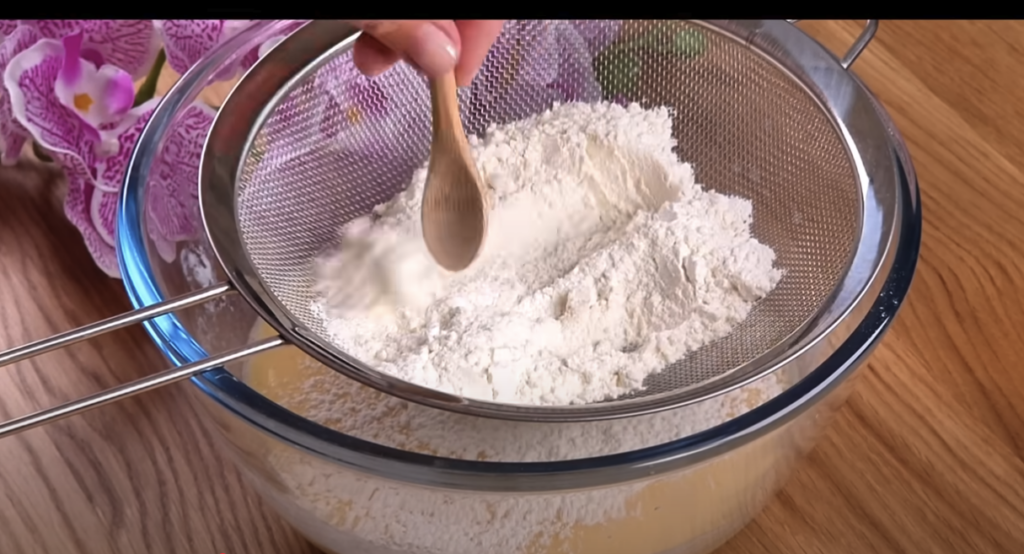 Třešňový koláč s tvarohovou náplní z horkovzdušné fritézy – dokonalý dezert pro letní dny