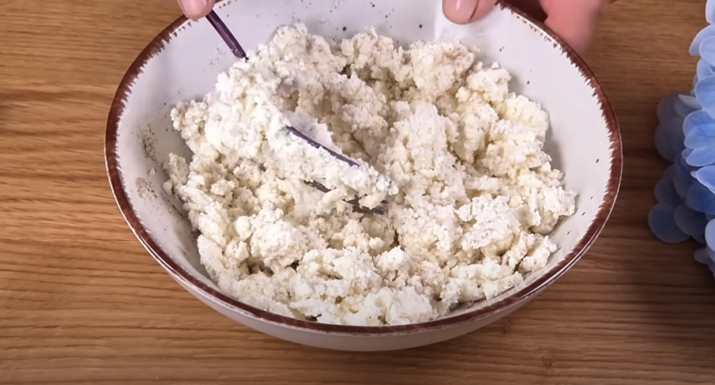Třešňový koláč s tvarohovou náplní z horkovzdušné fritézy – dokonalý dezert pro letní dny