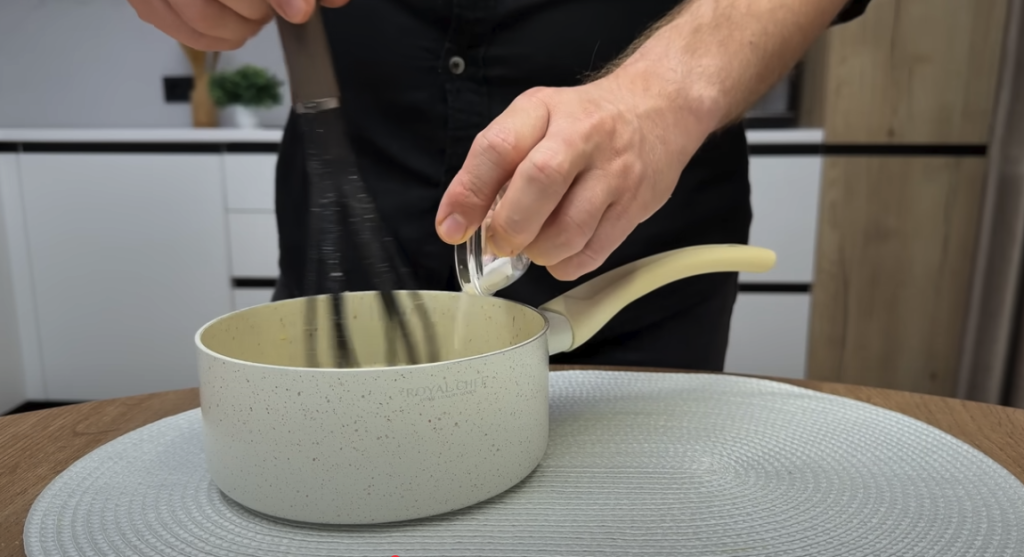 Osvěžující banánovo-citrusové tiramisu ve skleničkách s kondenzovaným mlékem – bez pečení