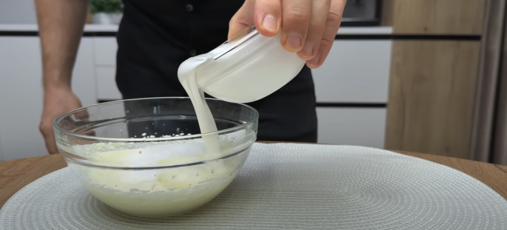 Osvěžující banánovo-citrusové tiramisu ve skleničkách s kondenzovaným mlékem – bez pečení