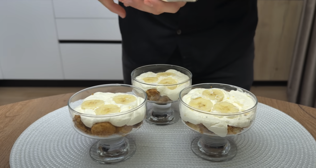 Osvěžující banánovo-citrusové tiramisu ve skleničkách s kondenzovaným mlékem – bez pečení