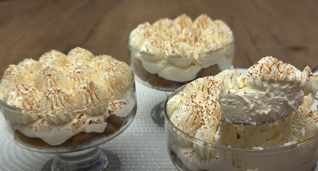 Osvěžující banánovo-citrusové tiramisu ve skleničkách s kondenzovaným mlékem – bez pečení