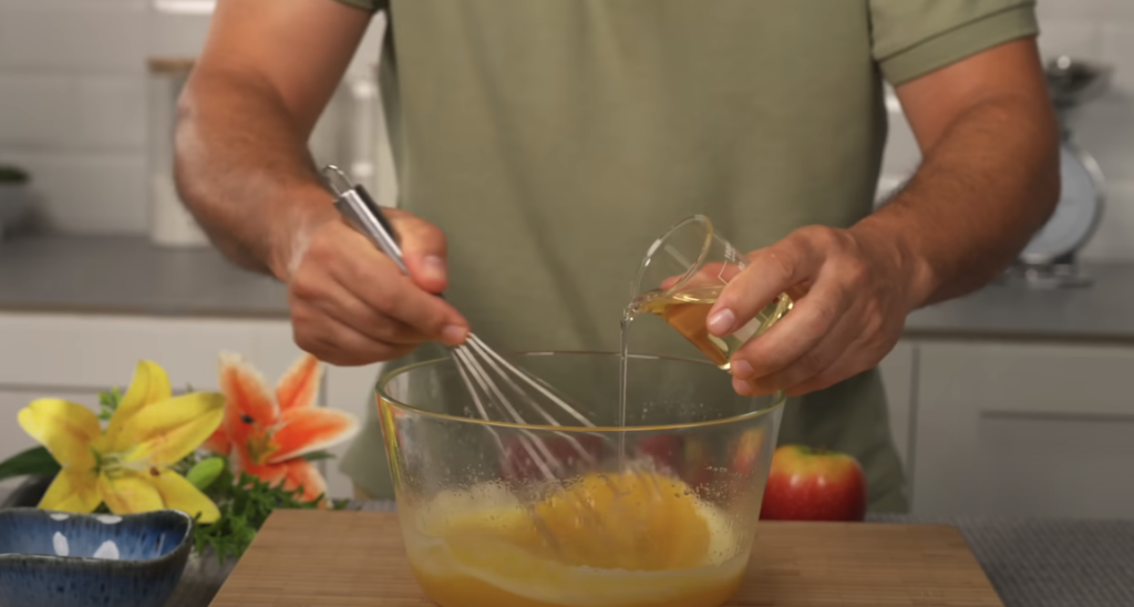 Švýcarský jablečný koláč se spirálou vanilkového krému – ideální k podzimnímu odpoledni