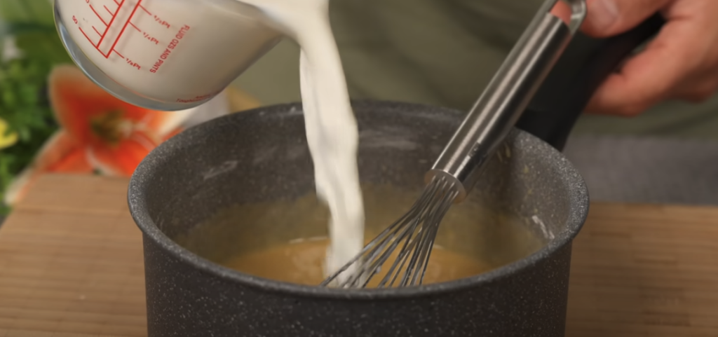 Švýcarský jablečný koláč se spirálou vanilkového krému – ideální k podzimnímu odpoledni