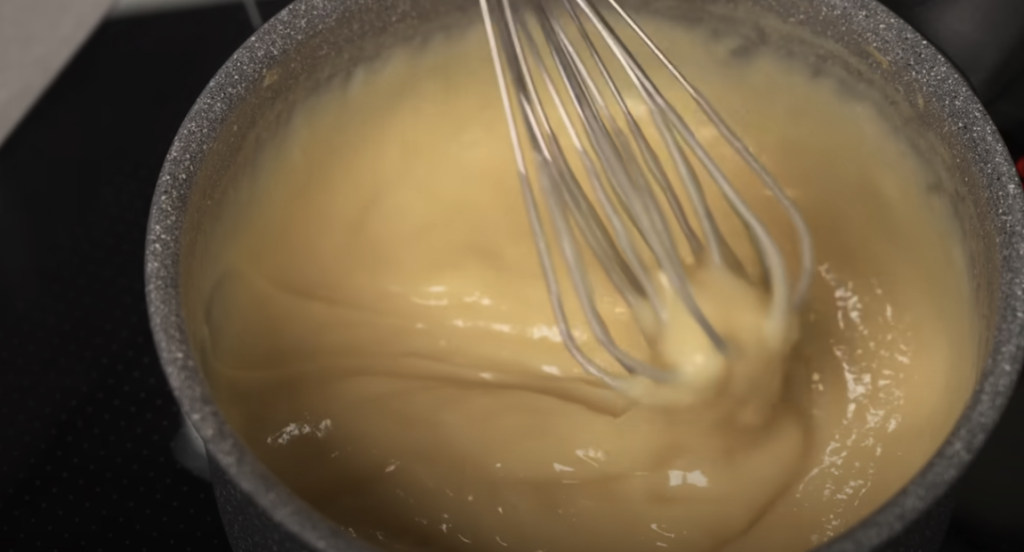 Švýcarský jablečný koláč se spirálou vanilkového krému – ideální k podzimnímu odpoledni