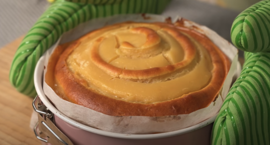 Švýcarský jablečný koláč se spirálou vanilkového krému – ideální k podzimnímu odpoledni