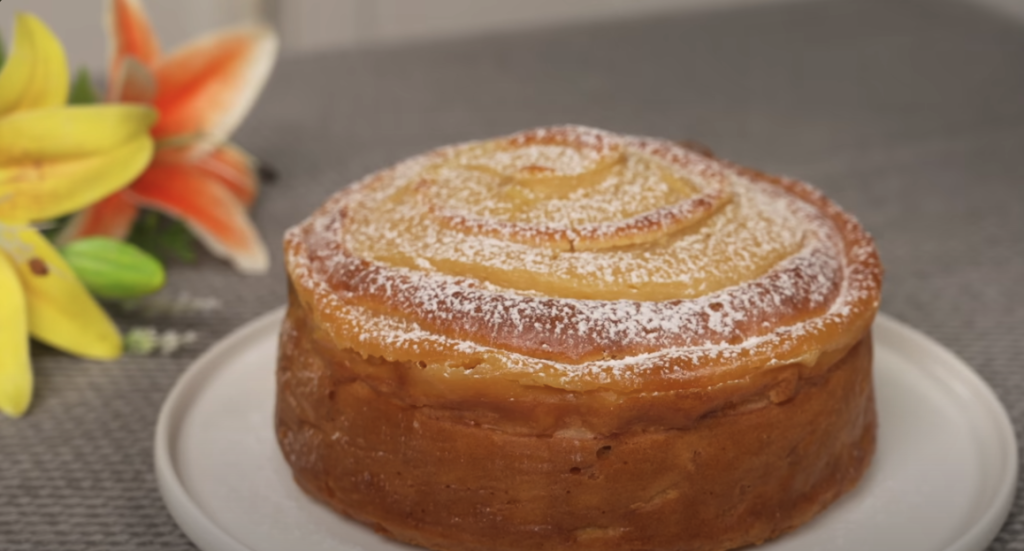 Švýcarský jablečný koláč se spirálou vanilkového krému – ideální k podzimnímu odpoledni