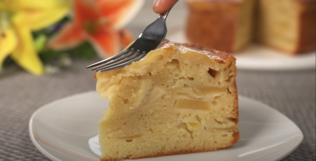 Švýcarský jablečný koláč se spirálou vanilkového krému – ideální k podzimnímu odpoledni