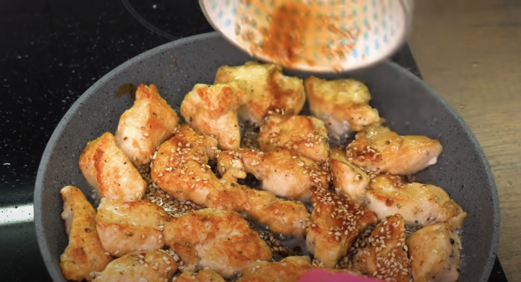 Kuřecí kousky v medovo-sezamové omáčce s vůní Orientu
