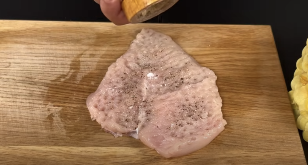 Kuřecí rolky v panko strouhance plněné zeleninou, šunkou a mozzarellou s koprovým dipem