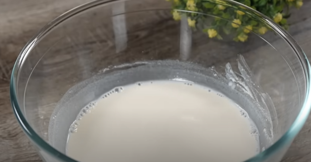 Nadýchaný máslový chléb z rolovaného těsta jako z pekárny