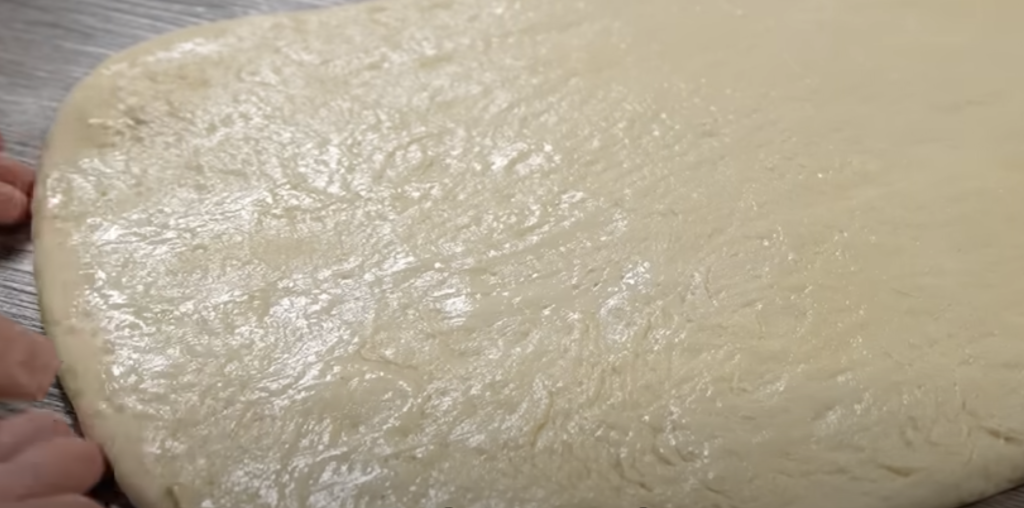 Nadýchaný máslový chléb z rolovaného těsta jako z pekárny