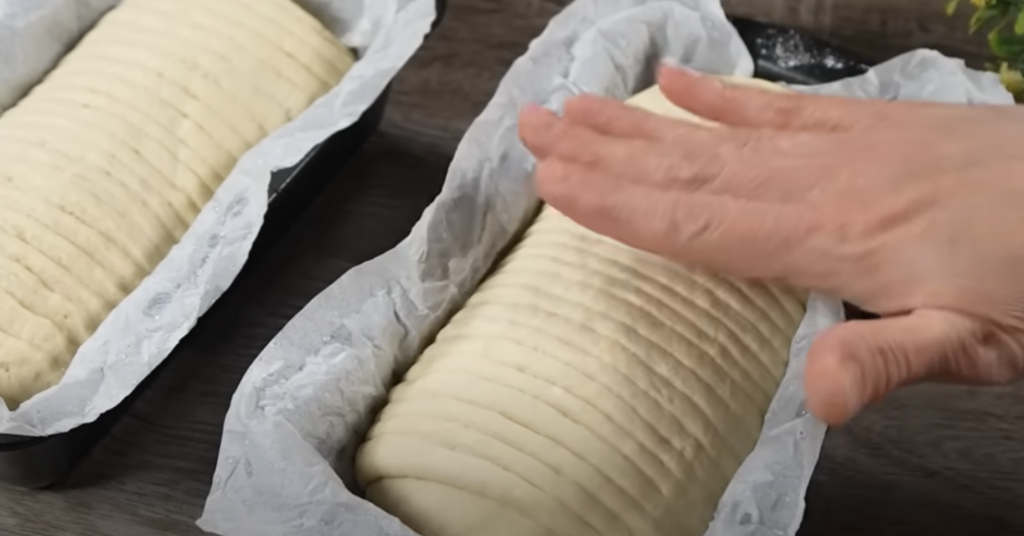 Nadýchaný máslový chléb z rolovaného těsta jako z pekárny