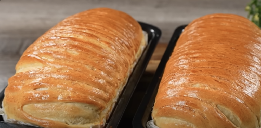 Nadýchaný máslový chléb z rolovaného těsta jako z pekárny