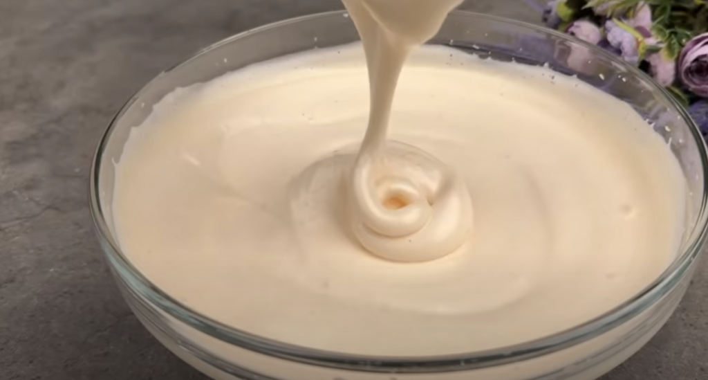 Piškotová roláda se smetanovým citronovo-ricottovým krémem a bílou čokoládou