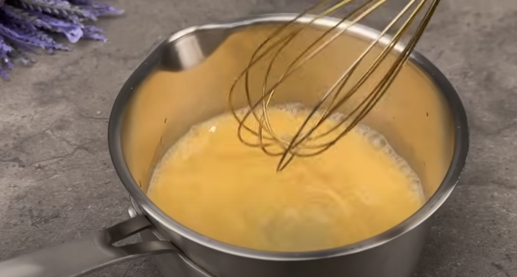 Piškotová roláda se smetanovým citronovo-ricottovým krémem a bílou čokoládou