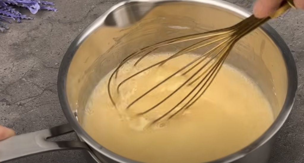 Piškotová roláda se smetanovým citronovo-ricottovým krémem a bílou čokoládou