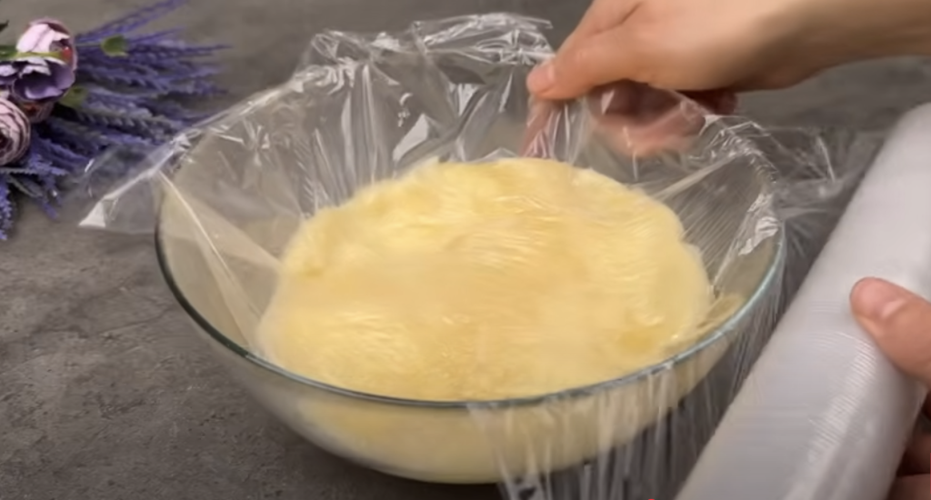 Piškotová roláda se smetanovým citronovo-ricottovým krémem a bílou čokoládou