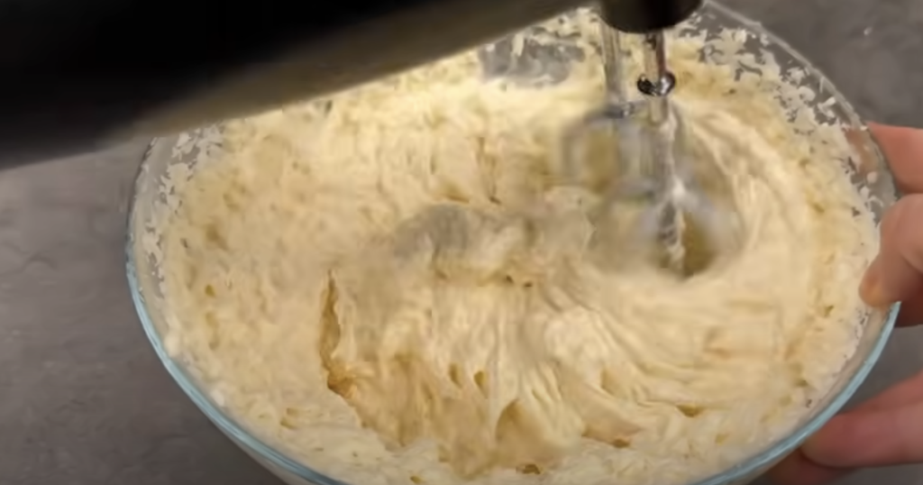 Piškotová roláda se smetanovým citronovo-ricottovým krémem a bílou čokoládou