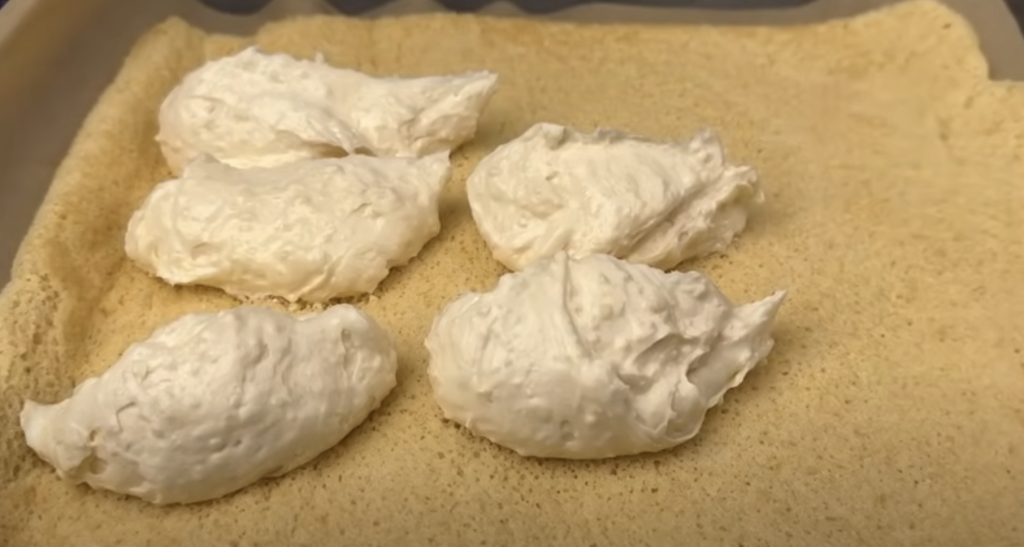 Piškotová roláda se smetanovým citronovo-ricottovým krémem a bílou čokoládou