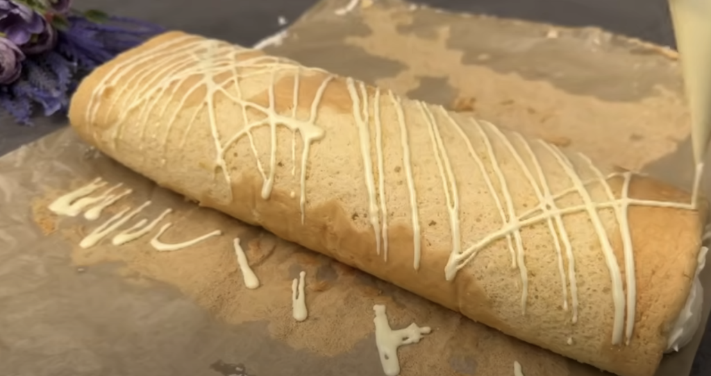 Piškotová roláda se smetanovým citronovo-ricottovým krémem a bílou čokoládou