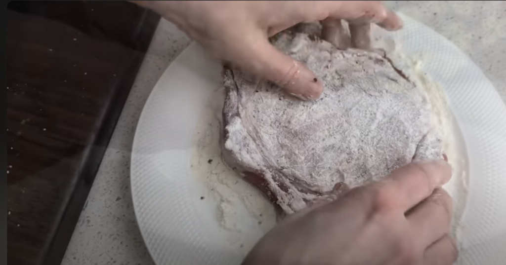 Vepřové kotlety na víně v krémové parmazánovo-hořčičné omáčce s bylinkami