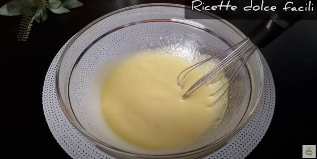 Jemný jogurtový koláč s meruňkovým džemem a mandlovými lupínky