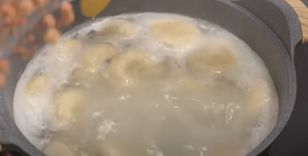 Ricottové knedlíčky s bazalkovým pestem – delikatesa italské kuchyně v lehkém a svěžím podání