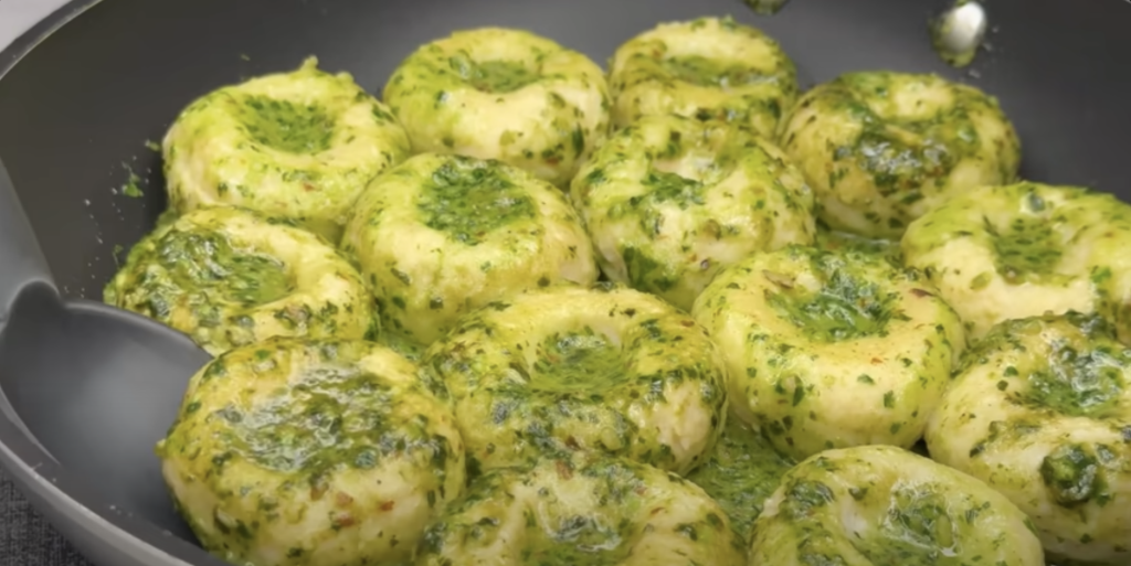 Ricottové knedlíčky s bazalkovým pestem – delikatesa italské kuchyně v lehkém a svěžím podání