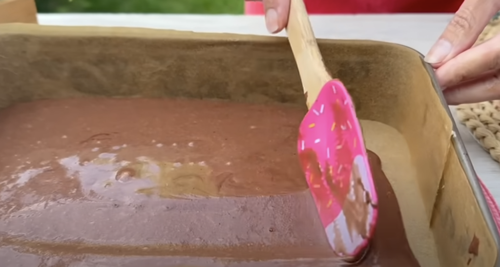 Dvoubarevný dort s jemným kokosovým krémem a sametovou čokoládou