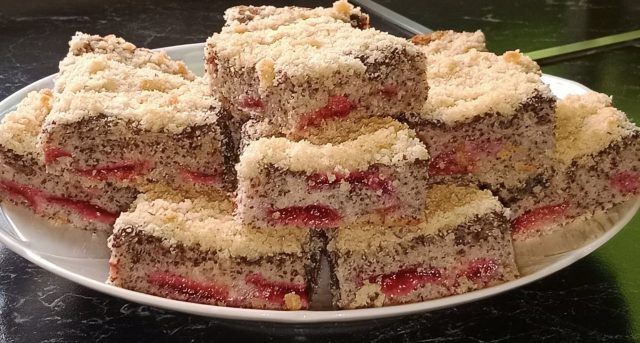 Švestkový koláč Recept na švestkový koláč.