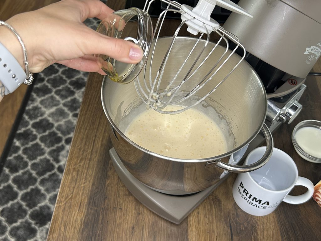 Snadný a rychlý švestkový koláč s tvarohem