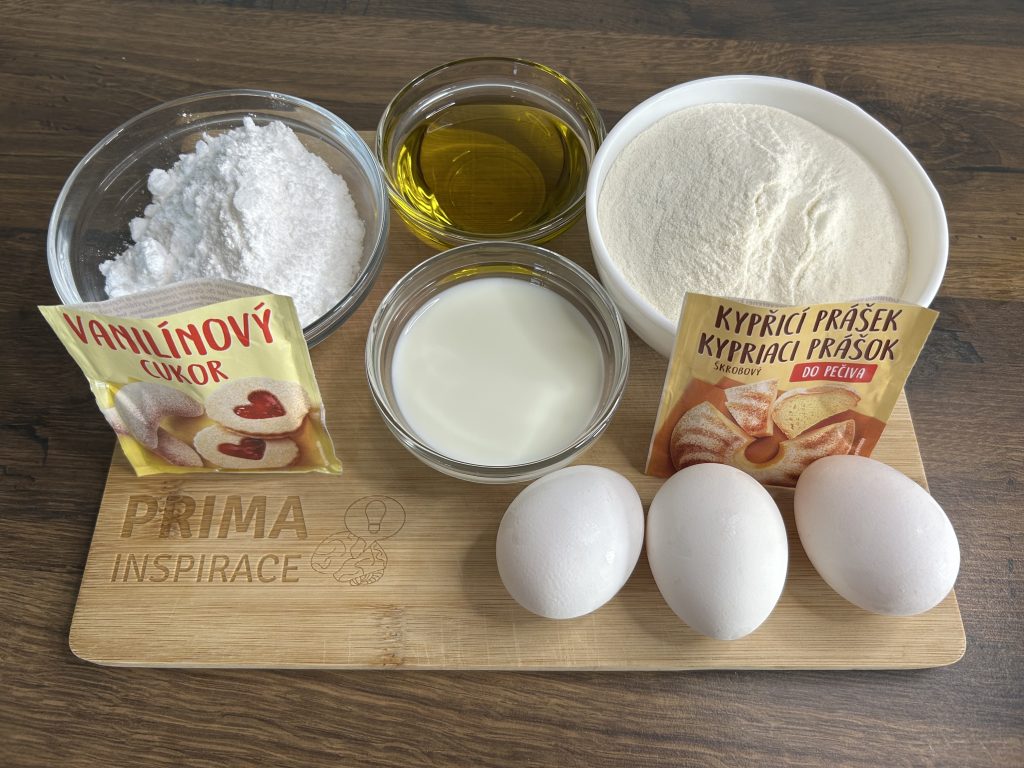 Snadný a rychlý švestkový koláč s tvarohem