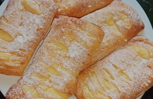 Tvarohové mřížky Tvarohové mřížky na talíři.