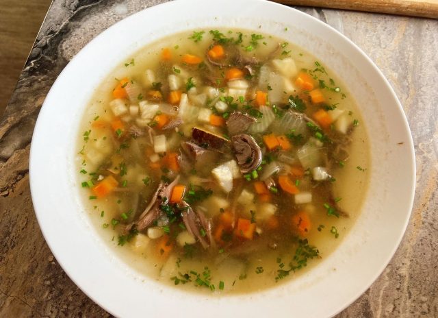 Tradiční husí polévka s játrovými knedlíčky – poctivý recept