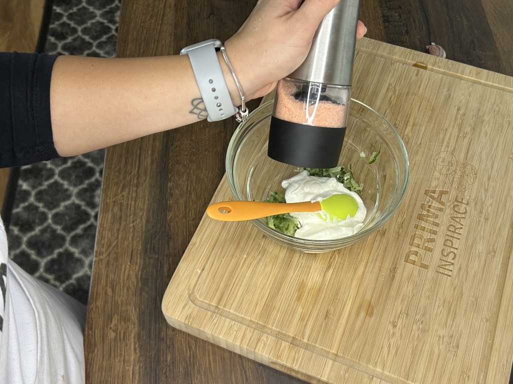 Vezměte si cuketu a vyzkoušejte recept na cuketové hranolky s jogurtovým dipem!