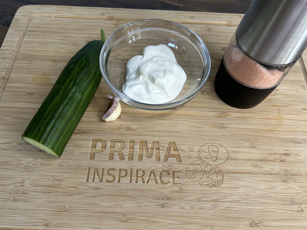 Vezměte si cuketu a vyzkoušejte recept na cuketové hranolky s jogurtovým dipem!